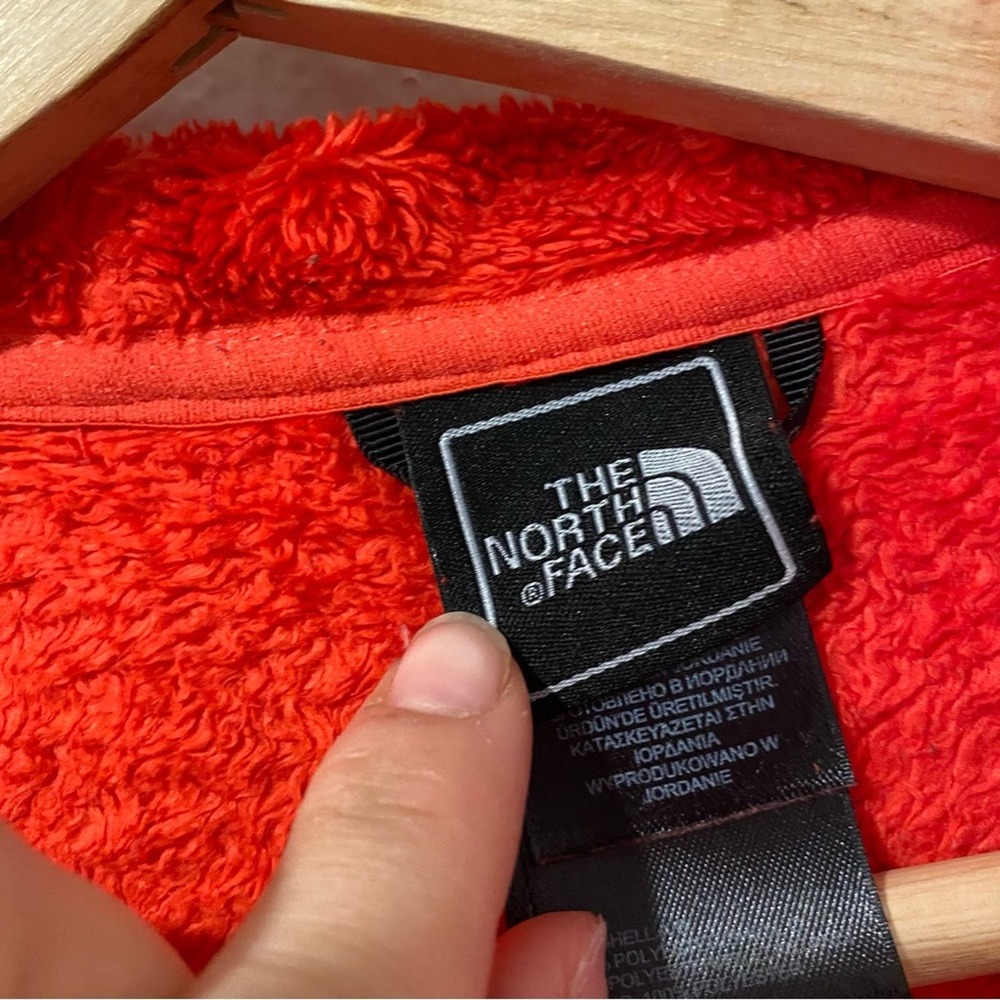 The North Face Women's Bright Red Fuzzy Sweatshirt sz M - Picture 4 of 5